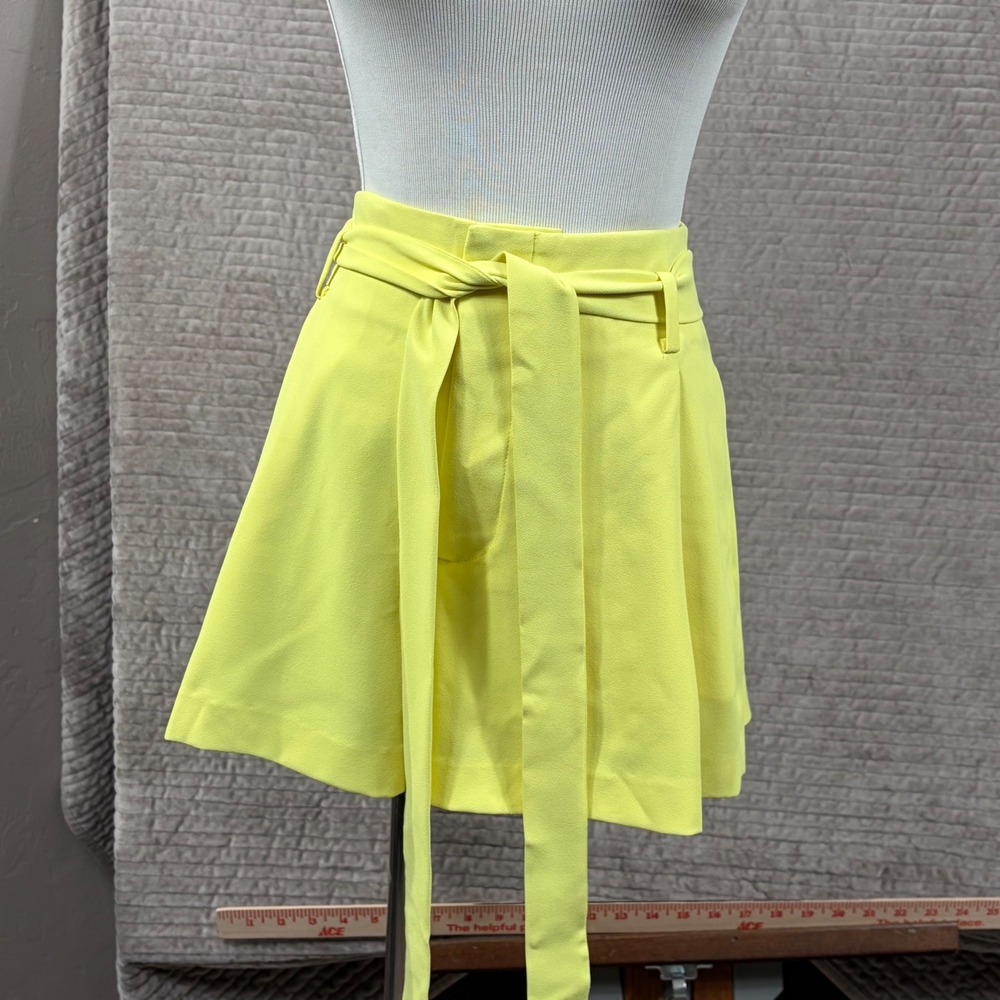 Alice + Olivia Cady Neon Yellow Tie Waist High Rise Shorts CC204202602 Size 8